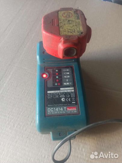 Зарядное устройство Makita