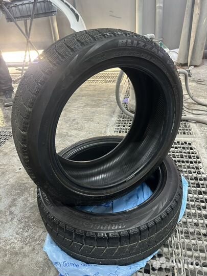 Bridgestone Blizzak VRX 225/45 R17 и 245/40 R17
