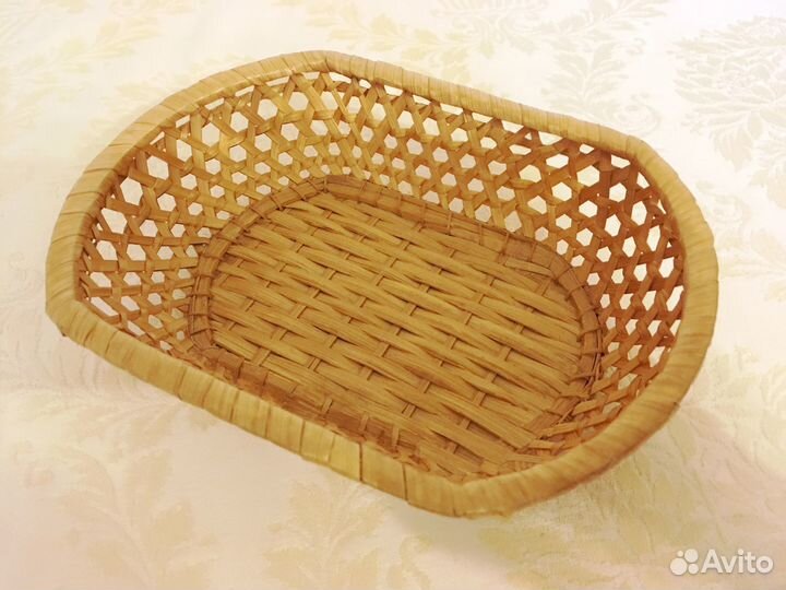Плетеная сервировочная тарелка из соломки. Новая