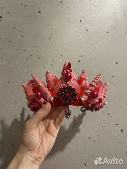 Корона из ракушек ручная работа