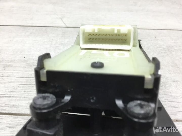 Блок управления стеклоподъемником передний левый