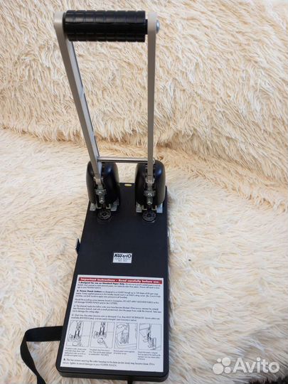 Дырокол на 2 отверстия на 150 листов