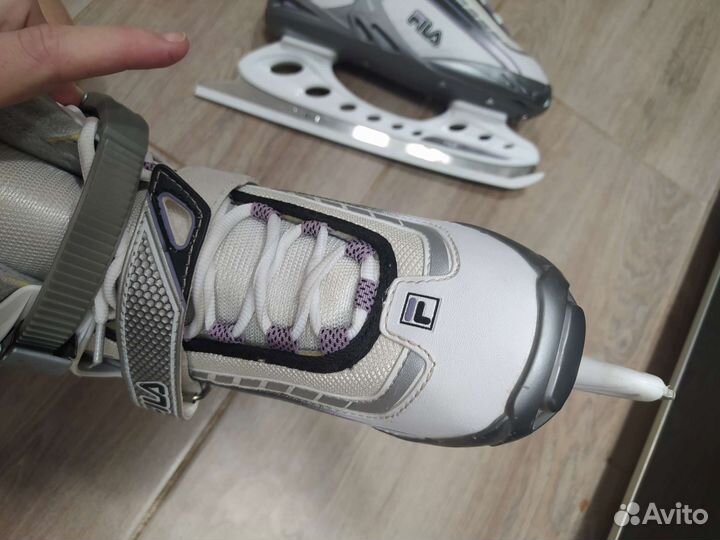 Продам новые хоккейные коньки (decatlon)