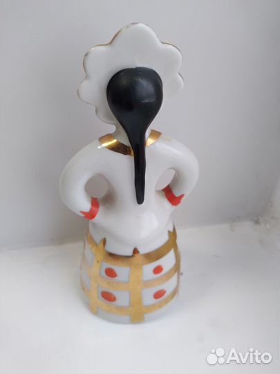 Статуэтка фарфор