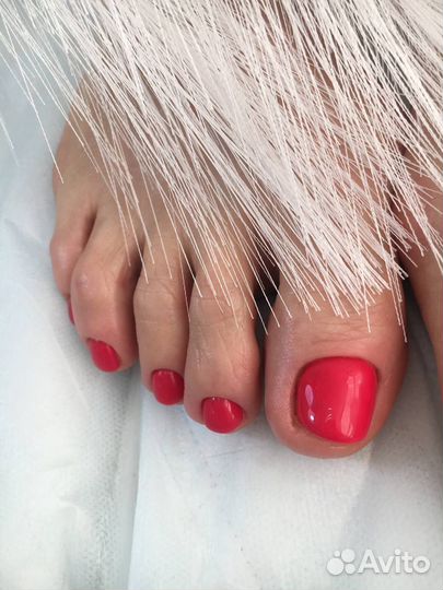 Модель на маникюр и педикюр, и на наращивание