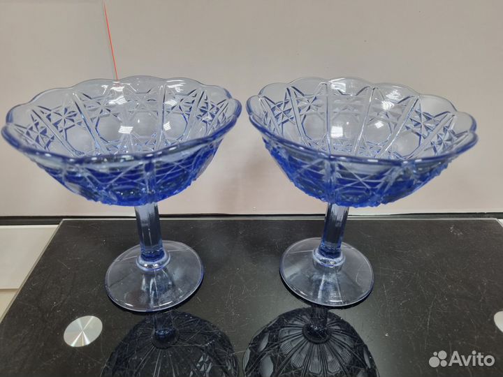 Ваза, конфетница, креманка. Синее Стекло