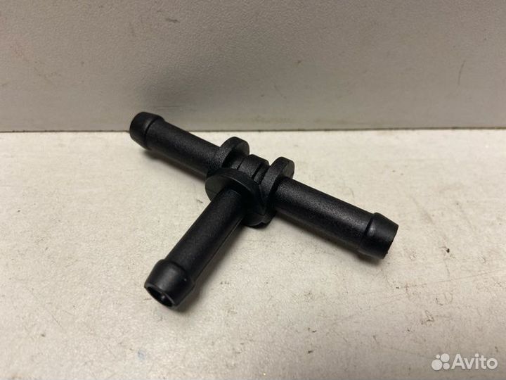 Фланец системы охлаждения Volkswagen Golf V