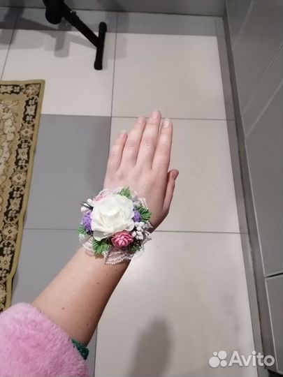 Свадебный комплект: шампанское, фужеры, браслеты