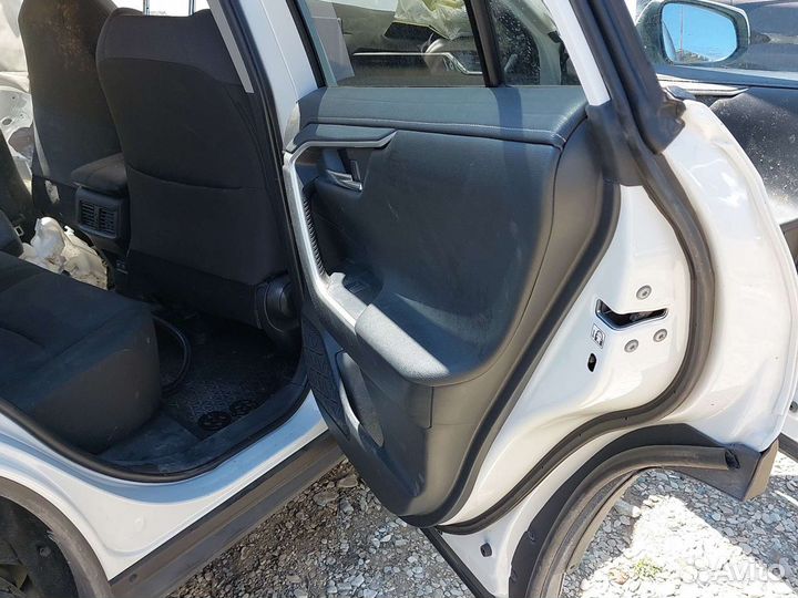 Toyota Rav4 XA50 Обшивка задней двери