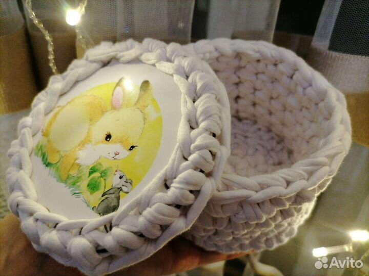 Вязаная шкатулка заяц