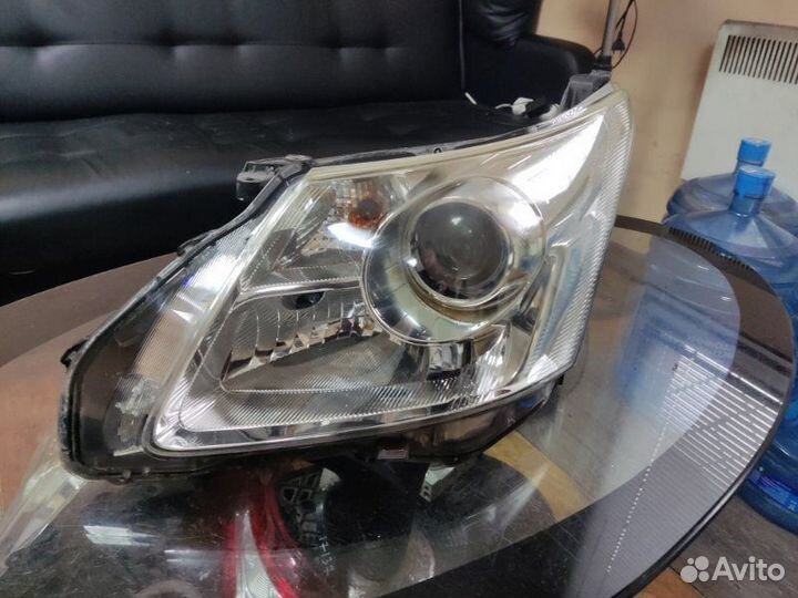 Фара галоген левая Toyota Avensis 3 T270 2008-2011