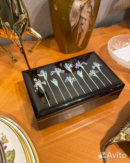 Музыкальная шкатулка «Ирисы», 80-е гг., Япония