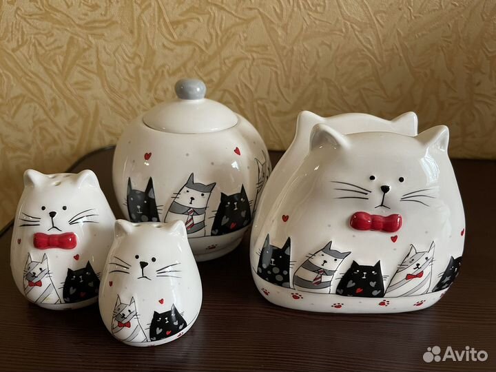 Сахарница, салфетница, перечница и солонка