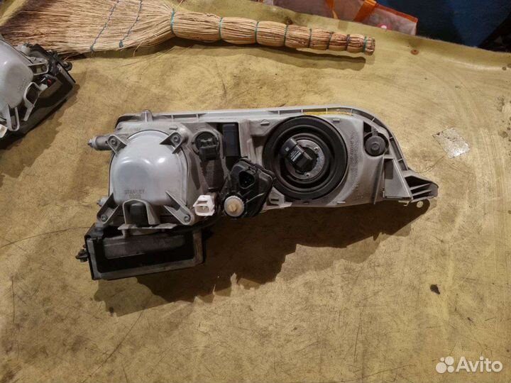 Фары на Toyota Chaser GX100 JZX100 ксенон