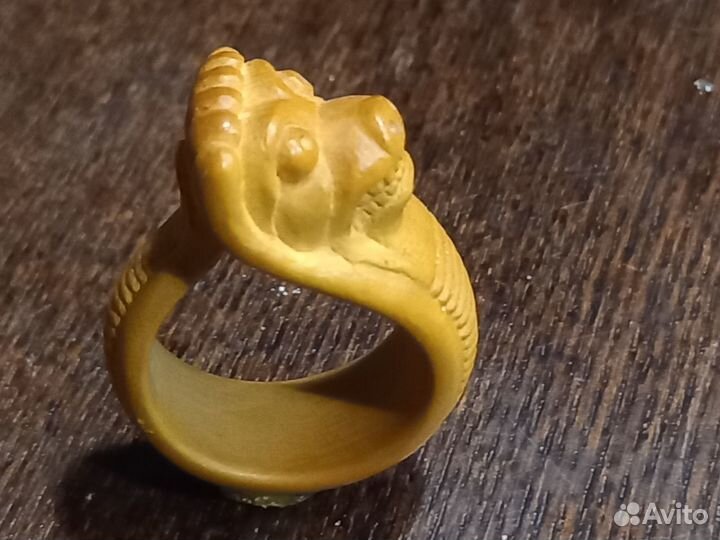 Старинный резной китайский перстень, дерево Сандал