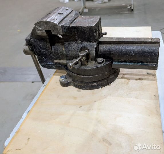 Тиски советские слесарные