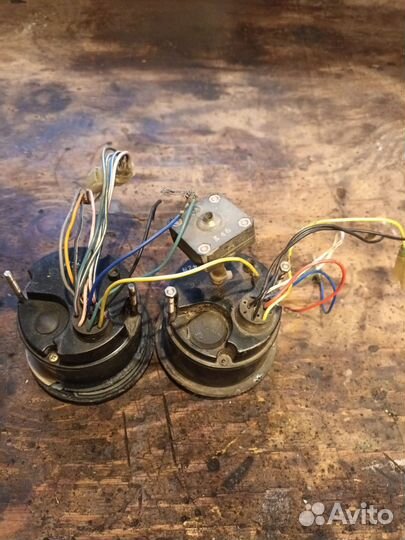 Приборы на двигатель