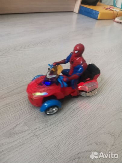 Человек паук игрушка