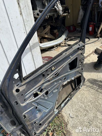 Дверь на мерседес е190