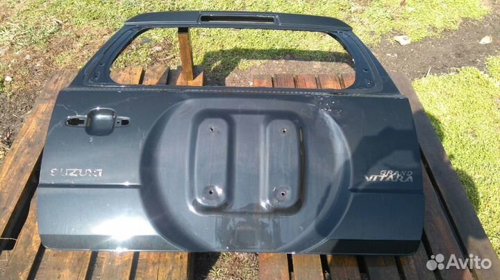 Дверь багажника Сузуки Витаро