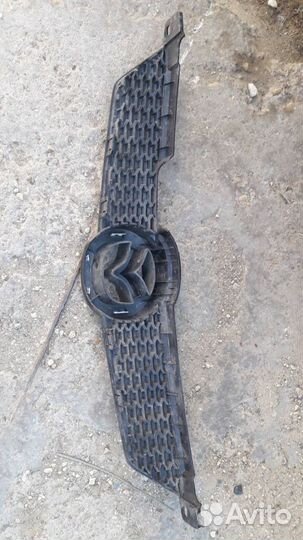 Решётка радиатора Mazda Demio DY