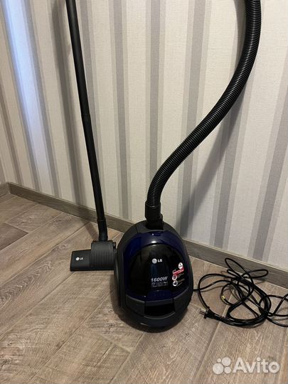 Пылесос LG VC61161N