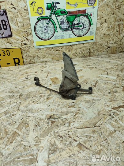 Кронштейн водителя левый Kawasaki zzr 400/600-1