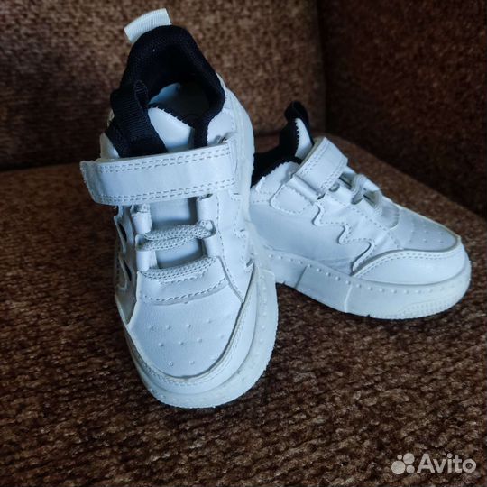 Кроссовки детские 25