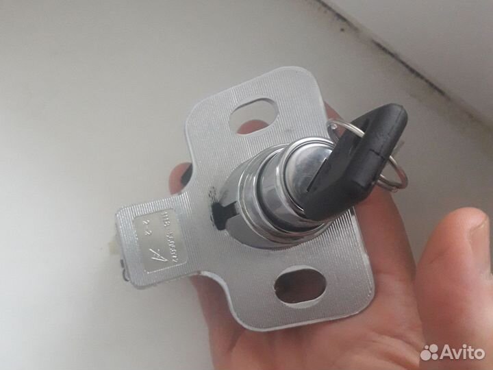 Личинка в сборе замком багажника 1118 Калина