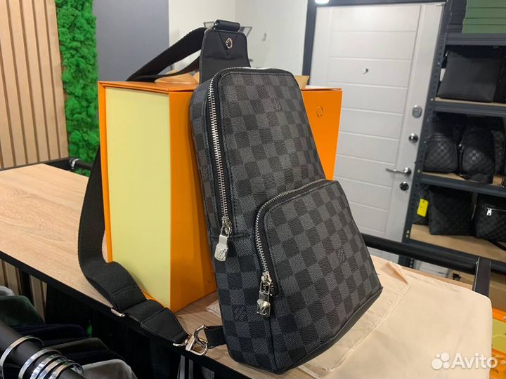 Сумка Louis Vuitton через плечо