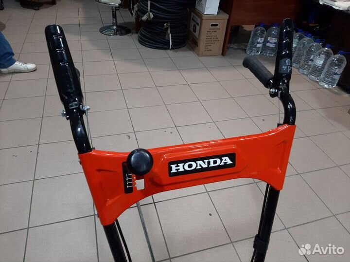 Снегоуборщик бензиновый Honda