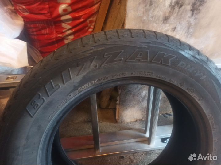 Bridgestone Blizzak DM-V1 215/75 R17 101