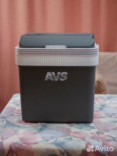 Термоэлектрический холодильник AVS Comfort CC-24NB