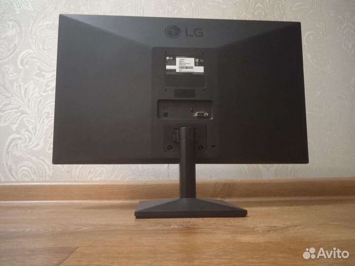 Монитор LG 22