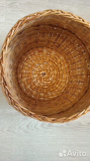 Корзина плетеная из бумажной лозы ручная работа