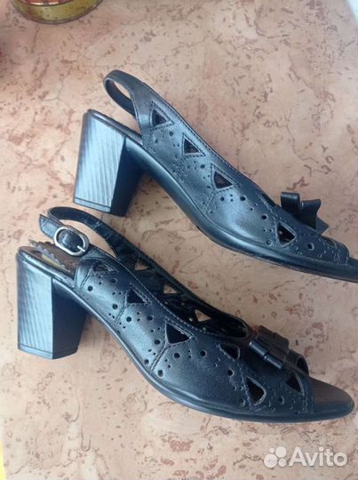 Босоножки, натуральная кожа новые36р