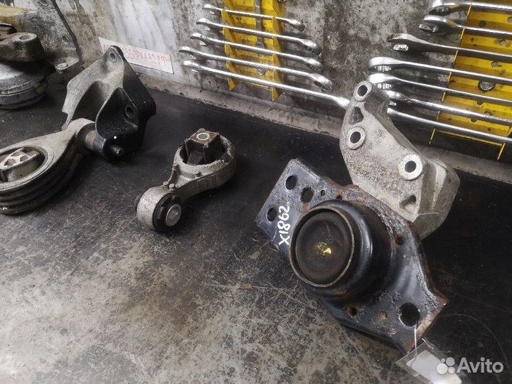 Подушки двс кпп Ниссан Хтрейл Т31 M9R поштучно