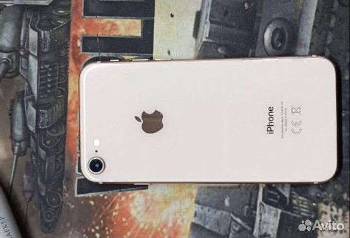 Телефон iPhone 8