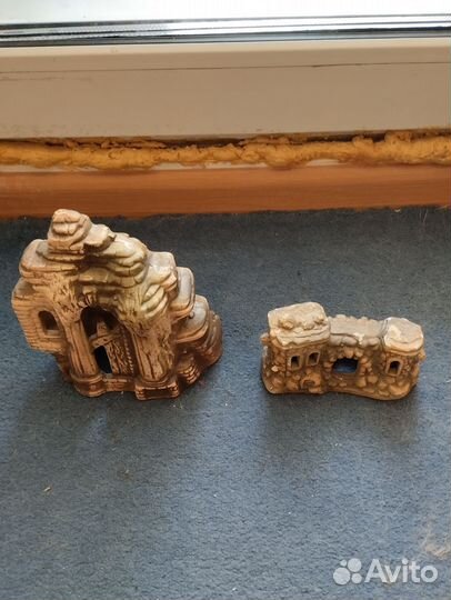 Клетка для попугая и аквариумные принадлежности