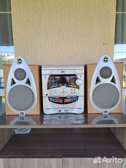 Топовый музыкальный центр LG FFF-3030