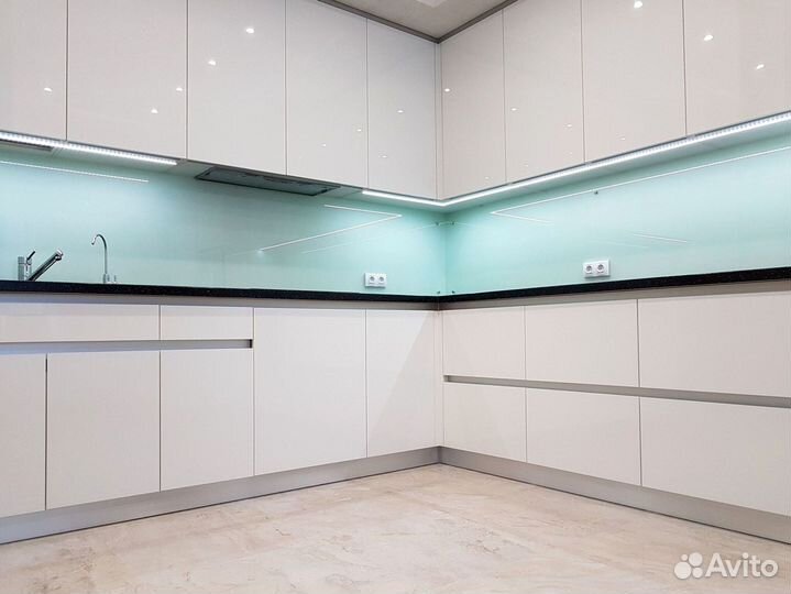 Угловой кухонный гарнитур современный