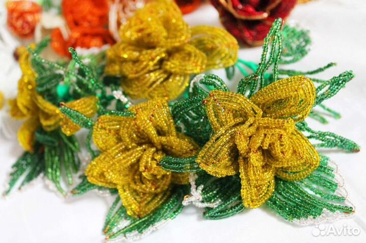 Огромный набор цветов из бисера