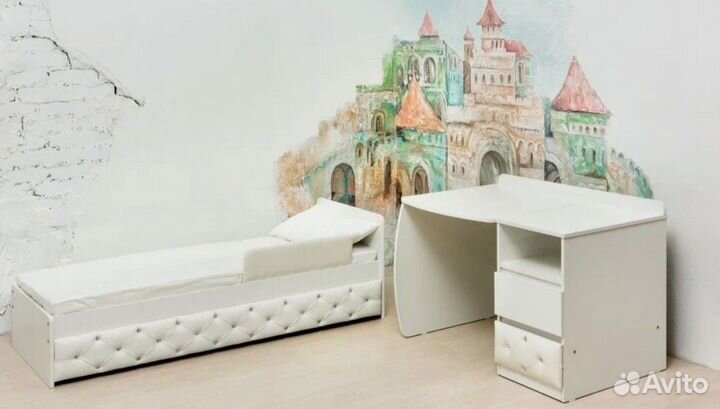 Детская кроватка с маятником