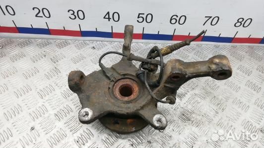 Ступица передняя левая opel vivaro (SBE11K901)