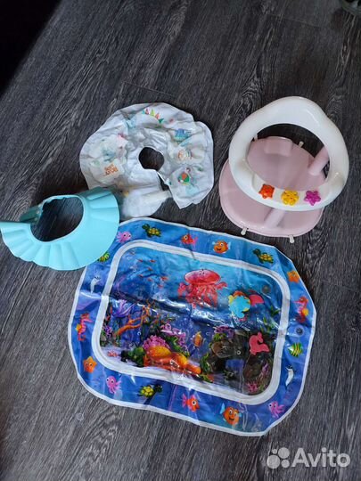 Кругна шею, стульчик для купания, развивающий ковр