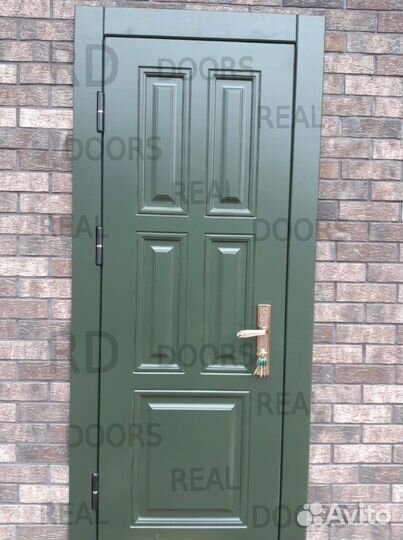 Входная металлическая дверь в загородный дом