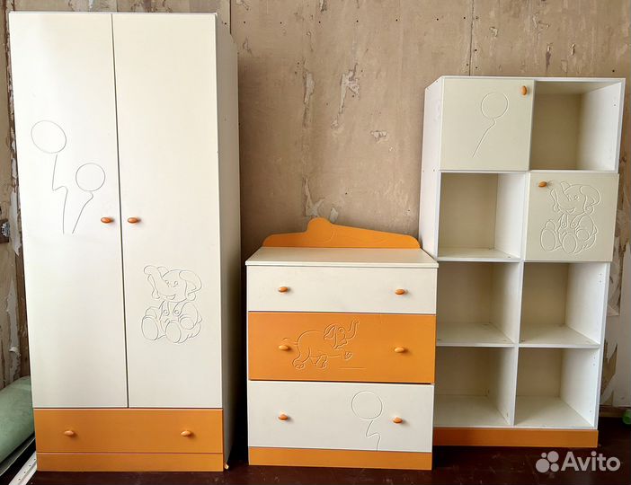 Комплект детской мебели (шкаф, комод, стеллаж)