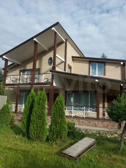 Коттедж 380 м² на участке 10,5 сот.