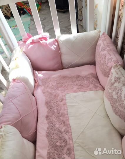 Бортики в кроватку, балдахин,держатель и мобиль