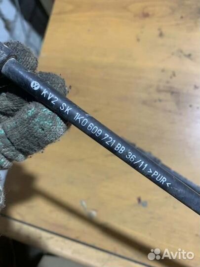 Трос стояночного тормоза Skoda Octavia A5 лифтбек